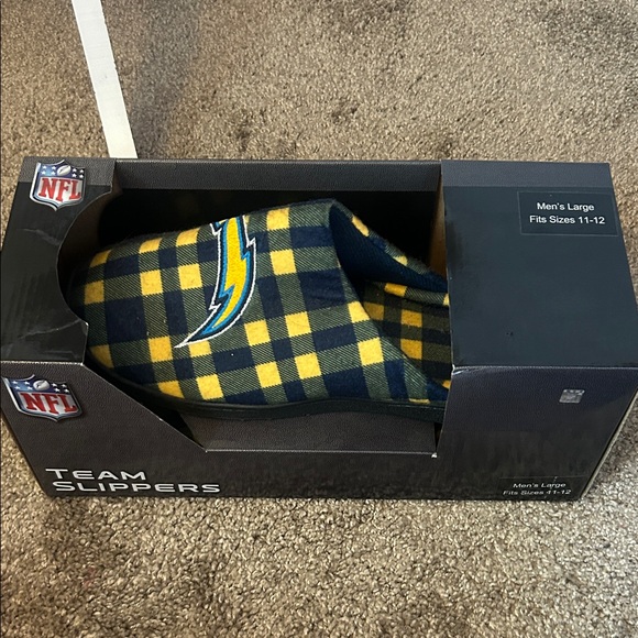 NIB men’s Chargers team slippers size 11-12 - Picture 1 of 1